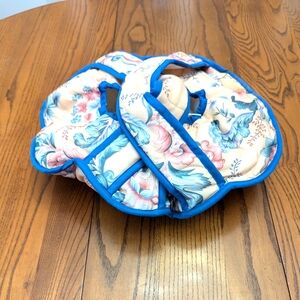 - Floral Quilted Casserole Carrier, Tote Or Cozy with Blue Trim.